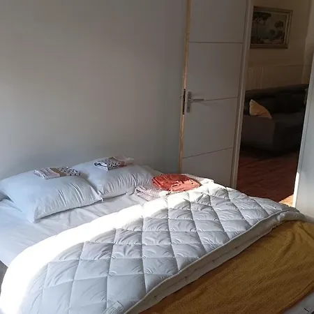 Centre Village בית נופש Burlats